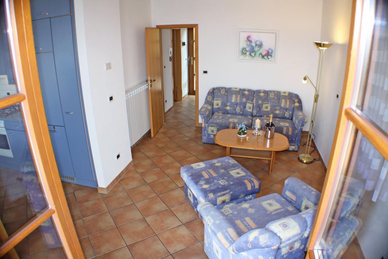 Case Bellissime Tronzano Lago Maggiore Luaran gambar