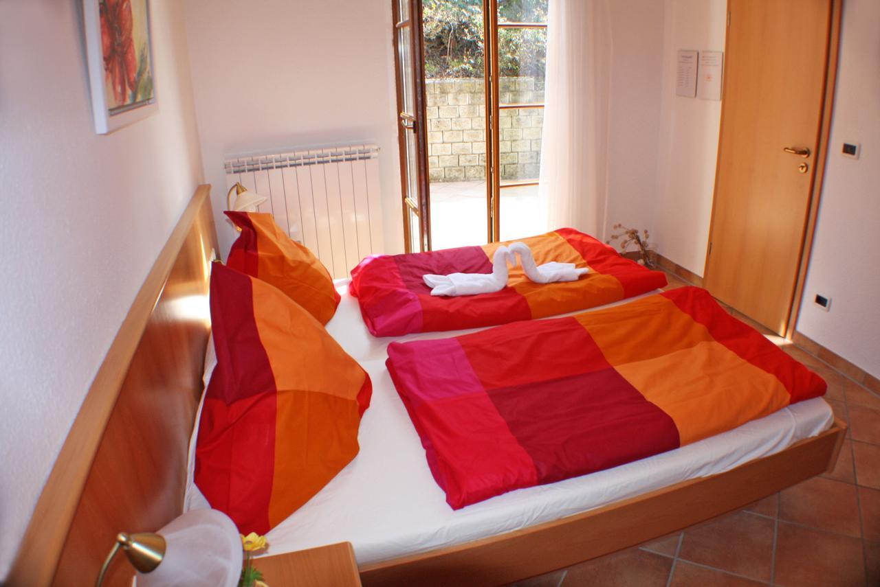 Case Bellissime Tronzano Lago Maggiore Luaran gambar