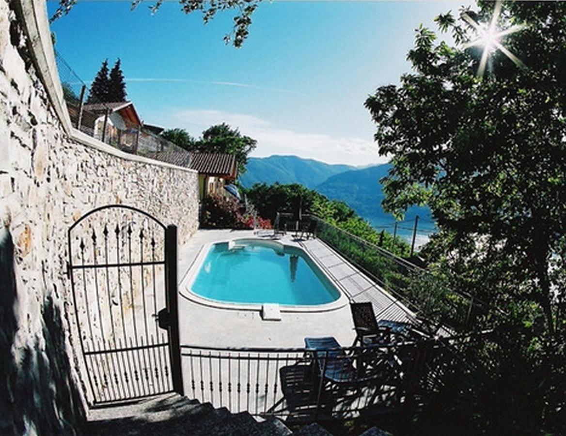 Case Bellissime Tronzano Lago Maggiore Luaran gambar